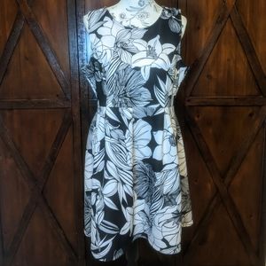 NWOT Apt 9 Black & White Floral Dress W/ Pockets